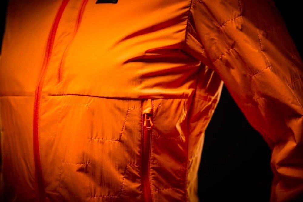 HellyHansenDamenJackeLifaloftAirHoodedInsulatoWPoppyLPoppy140534